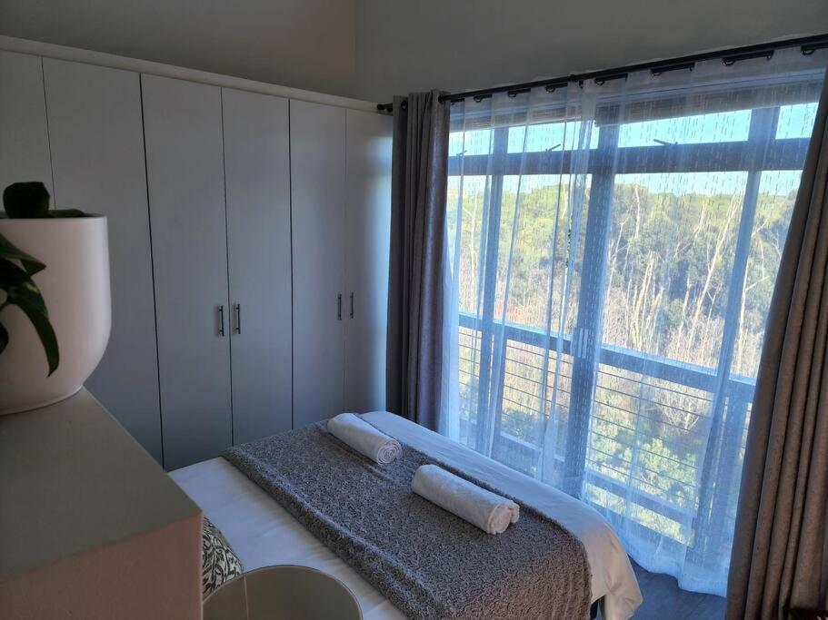 4 Bed Selfcatering River Tree House Overlooking The Onrus River